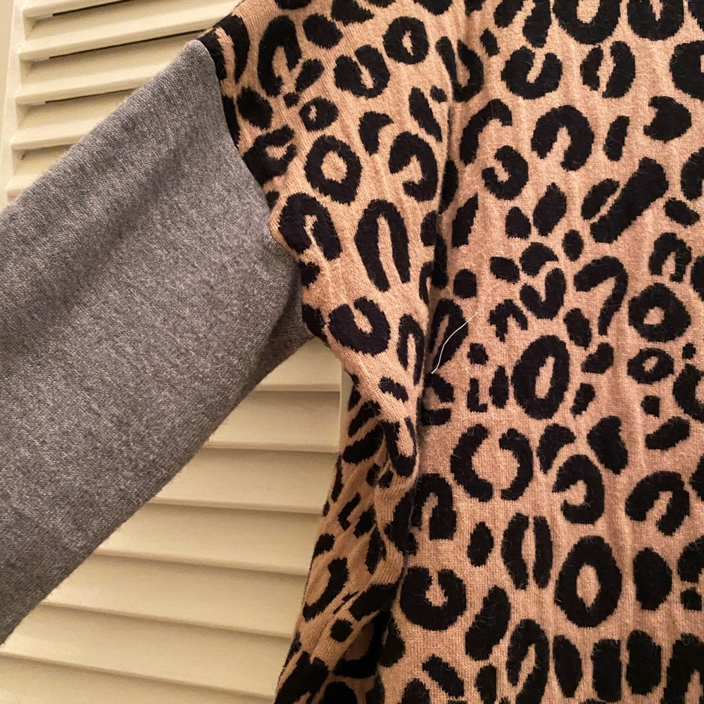 Leopard sweatshirt top size small